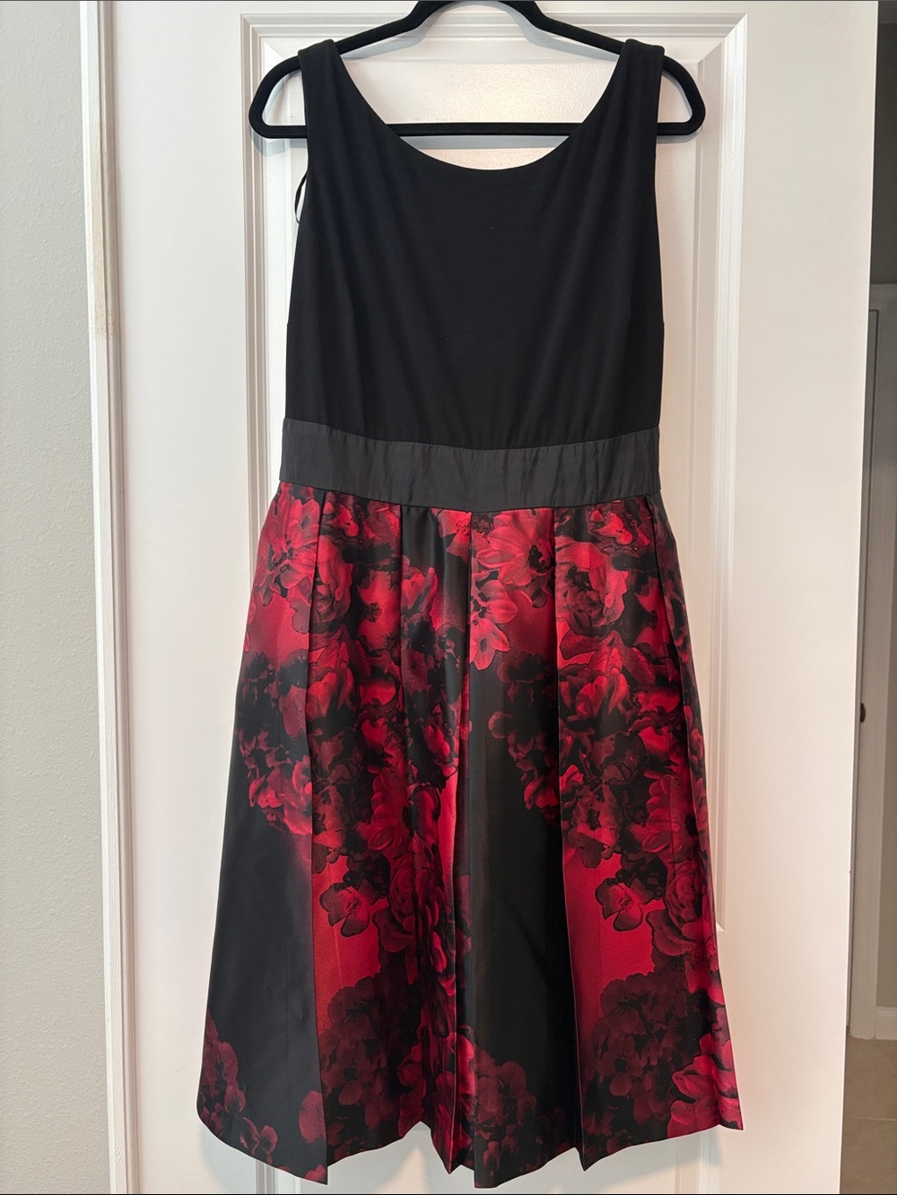 Dressbarn Black & Red Floral Fit-and-Flare Dress size 16 - has pockets!